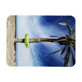 Große Palme am Sandstrand mit aufblasbarem Wasser Magnet (Horizontal)
