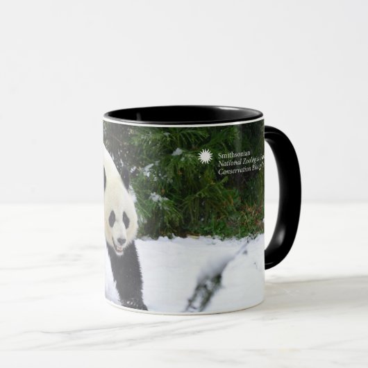 Große Pandas Smithsonian | im Schnee Tasse (VorderseiteRechts)