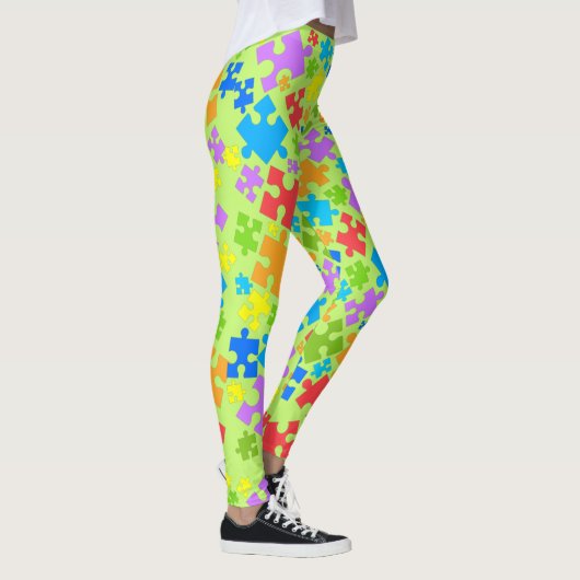 Große Pastelfarbe Autismus Puzzleteile auf GRÜNEN Leggings (Rechts)