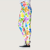 Große pastellfarbene Autismus Puzzleteile auf WEIS Leggings (Links)