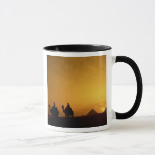 Große Pyramiden von Giza, Ägypten bei Sonnenunterg Tasse
