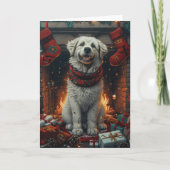Große Pyrenäen Hund mit Weihnachtsgeschenken Feuer Karte (Vorderseite)