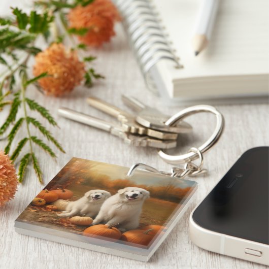 Große Pyrenäen Welpen Herbst Kürbis Schlüsselanhänger (Vorderseite rechts)