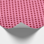 Große Retro Punkte - Burgunder auf Rosa Geschenkpapier (Ecke)
