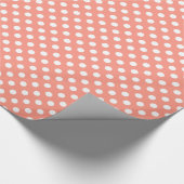 Große Retro Punkte - korallenrotes rosa und Weiß Geschenkpapier (Ecke)