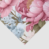 Große rosa Blume mit delikatem Blau Seidenpapier (Ausschnitt)