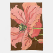 Große rosa Blume mit tiefrotem Hintergrund Geschirrtuch (Vertikal)