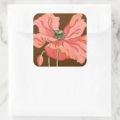 Große rosa Blume mit tiefrotem Hintergrund Quadratischer Aufkleber (Tasche)