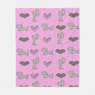 Große rosa Herzen und Dackeln schwarz Fleecedecke