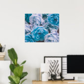 Große Rose im Garten, blau Poster (Heimbüro)