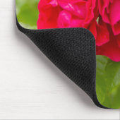 Große rote Rosen im Garten Mousepad (Ecke)