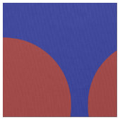 Große rote Tupfen auf blauem geometrischem Gewebe Stoff (Nahaufnahme)