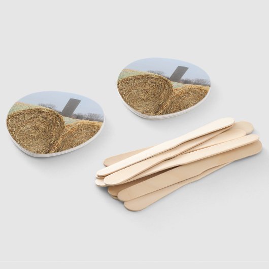 Große runde Hay Bales auf einem landwirtschaftlich Fächer (Non-assembled)