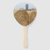 Große runde Hay Bales auf einem landwirtschaftlich Fächer (Rückseite)