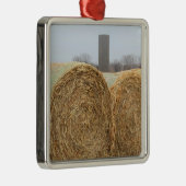 Große runde Hay Bales auf einem landwirtschaftlich Ornament Aus Metall (Rechts)