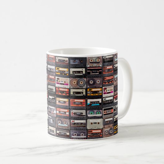 Große Sammlung von Audiokassetten Kaffeetasse (VorderseiteRechts)