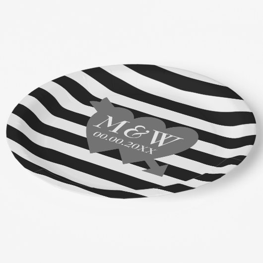 Große, schwarz-weiß gestreifte Hochzeitsfeier-Tell Pappteller (Schrägansicht)
