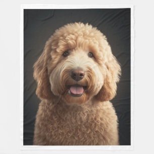 Große, schwarze Fleecedecke mit Goldendoodle