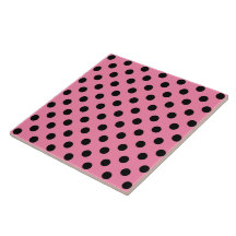 Große schwarze Polka-Punkte auf heiß rosa