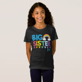 Große Schwester bezaubernd bunten Regenbogen und H T-Shirt (Vorne ganz)