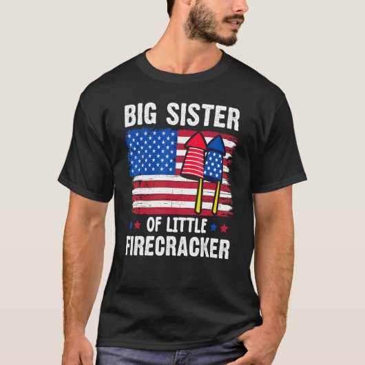 Große Schwester des kleinen Firecracker am 4. Juli T-Shirt (Vorderseite)