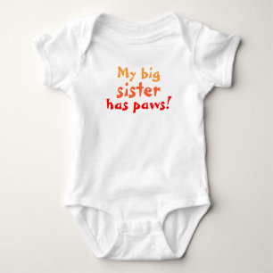 Große Schwester hat Pfoten Baby Strampler