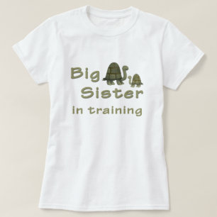 Große Schwester in den Trainings-Schildkröten T-Shirt