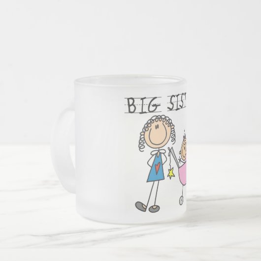Große Schwester mit kleinen, finsteren T - Shirt u Mattglastasse (Vorderseite Links)