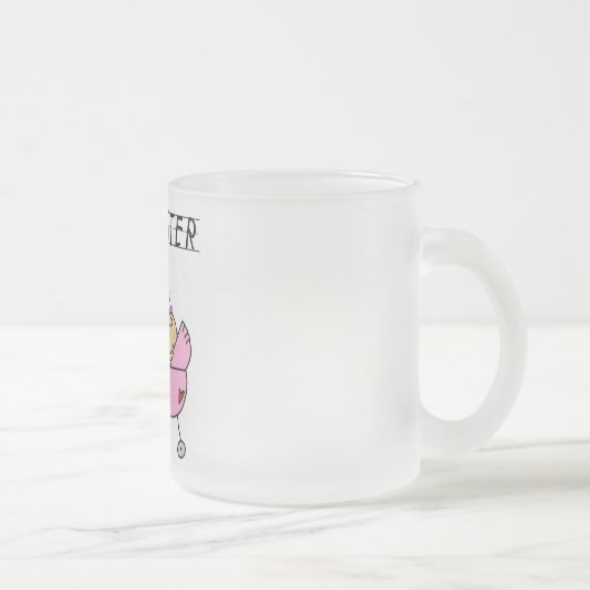 Große Schwester mit kleinen, finsteren T - Shirt u Mattglastasse (Rechts)