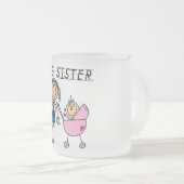 Große Schwester mit kleinen, finsteren T - Shirt u Mattglastasse (VorderseiteRechts)