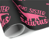 Große Schwester Saurus in Rosa Geschenkpapier (Rolleneckpunkt)