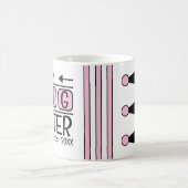 Große Schwesterinitiativen est. Monatsrosa Kaffeetasse (Mittel)