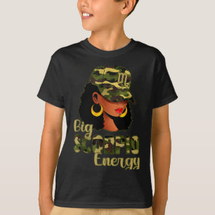 Große Skorpion-Energie Schwarze Frau Camo-Mütze Hu T-Shirt