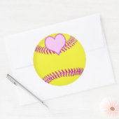 Große Softball-Sticker mit rosa Herz, Threads Runder Aufkleber (Umschlag)