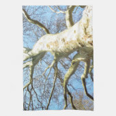 Große sonnige Baumzweige im Himmlischen blauen Him Handtuch (Vertikal)