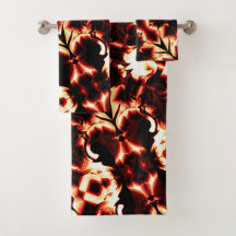 Große Spiegelung von leicht gearbeiteten Formen