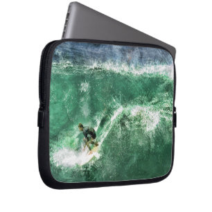 Große surfende Welle Laptopschutzhülle
