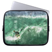 Große surfende Welle Laptopschutzhülle (Vorderseite)