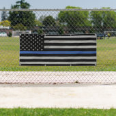 Große Tatter-Fahne mit dünner blauer Linie Banner (Insitu)