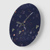 Große Uhr mit Navy-Blau-Sternen-Nacht-Doodle (Winkel)