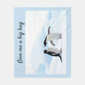 Große Umarmung Pinguin auf Eis-Foto mit Text Fleecedecke (Vorderseite)