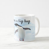 Große Umarmung Pinguin auf Eis Foto mit Text Kaffeetasse (VorderseiteRechts)