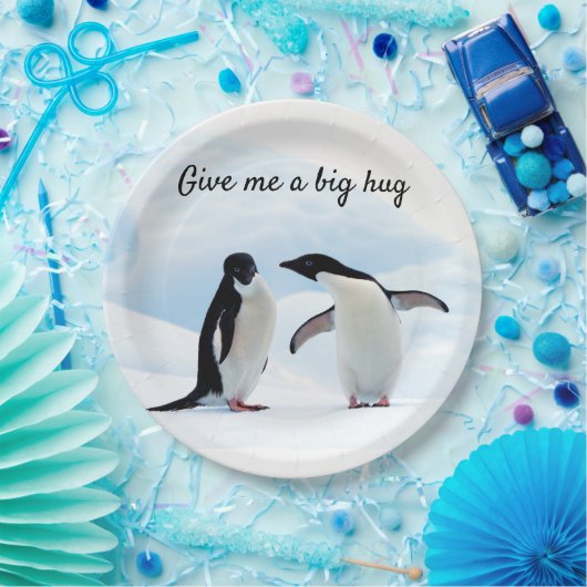 Große Umarmung Pinguin auf Eis-Foto mit Text Pappteller (Party)