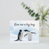 Große Umarmung Pinguin auf Eis Foto mit Text Postkarte (Stehend Vorderseite)