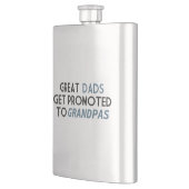 Große Väter erhalten zu den Großvätern gefördert Flachmann (Links)