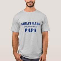 Große Väter erhalten zum Papa-T - Shirt gefördert
