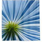 große weiße Blume mit blauem Himmel Duschvorhang (Vorderseite)