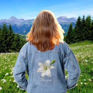 Große weiße Lilienblume und Kalligrafie Jeansjacke