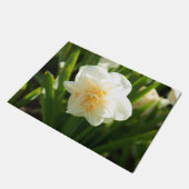 Große weiße Narzissen an einem Frühlingstag Fußmatte (Schrägansicht)