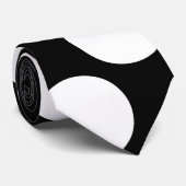 Große weiße Punkte auf schwarzer Krawatte (Gerollt)